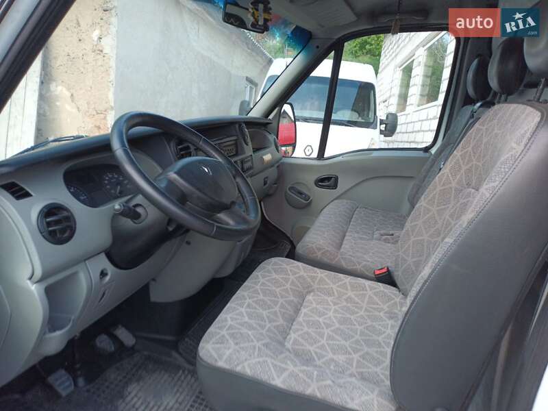 Вантажний фургон Renault Master 2009 в Умані