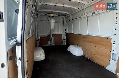 Грузовой фургон Renault Master 2015 в 