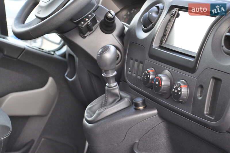 Микроавтобус Renault Master 2017 в Киеве фото 49 Микроавтобус Renault Master 2017 в Киеве