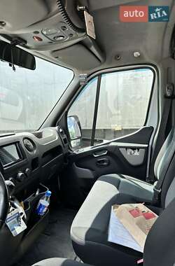 Грузовой фургон Renault Master 2012 в 