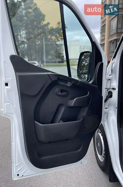 Грузовой фургон Renault Master 2019 в 