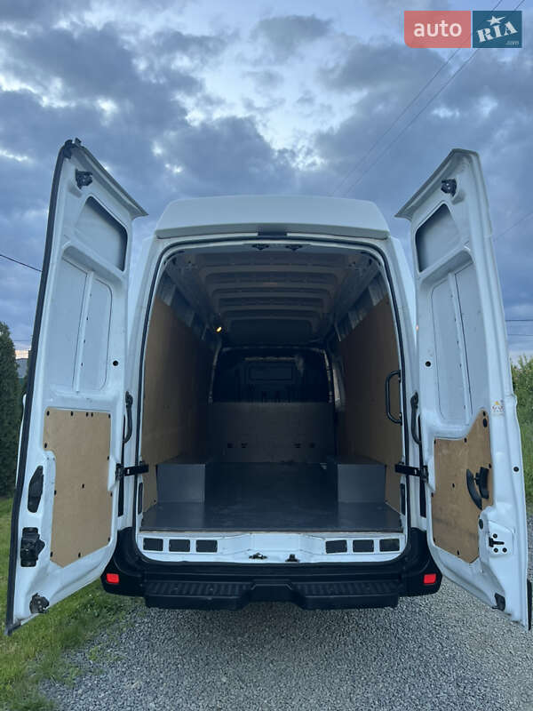 Вантажний фургон Renault Master 2021 в Ужгороді