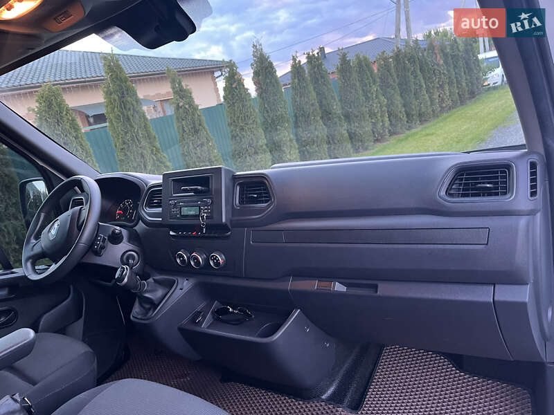 Вантажний фургон Renault Master 2021 в Ужгороді
