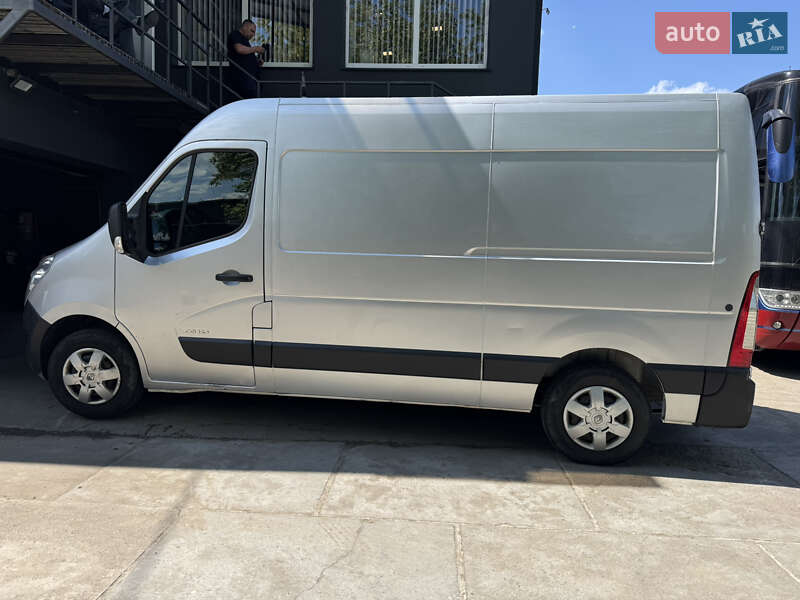 Грузовой фургон Renault Master 2012 в 