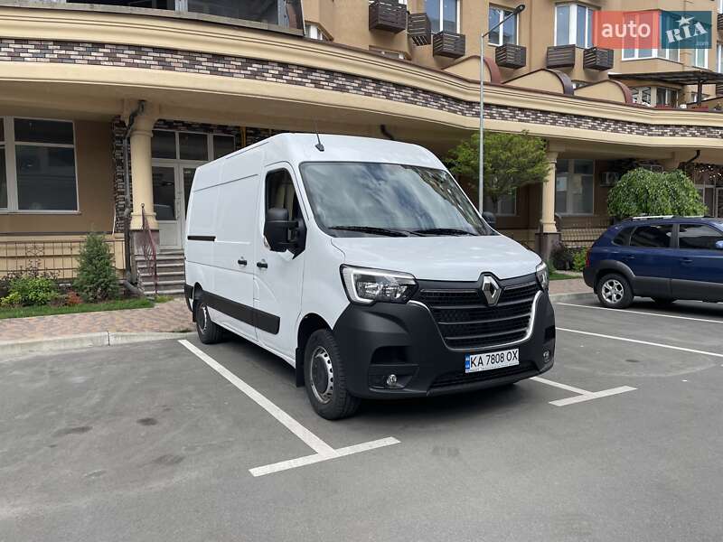Грузовой фургон Renault Master 2024 в 