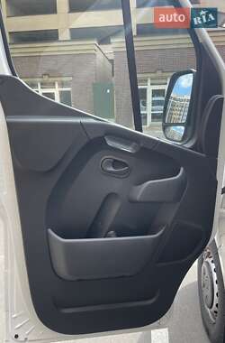 Грузовой фургон Renault Master 2024 в 