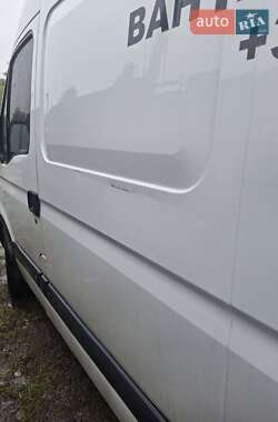 Грузовой фургон Renault Master 2004 в 
