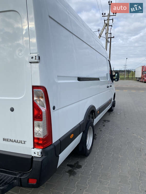 Грузовой фургон Renault Master 2015 в Коростене