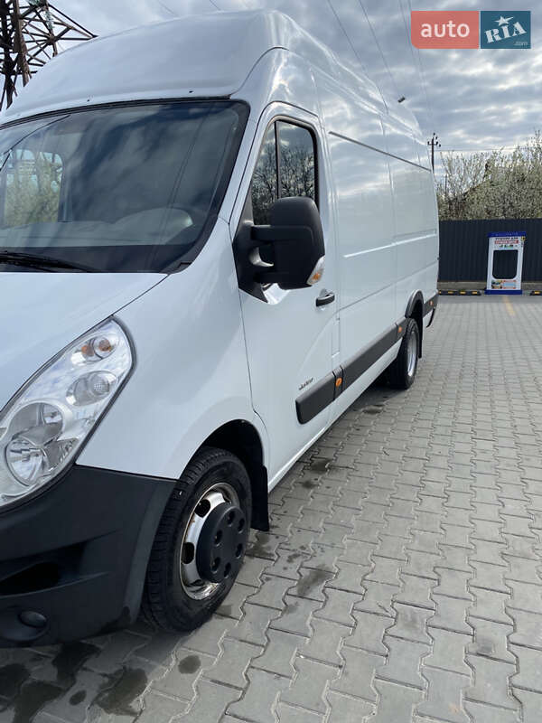 Грузовой фургон Renault Master 2015 в Коростене
