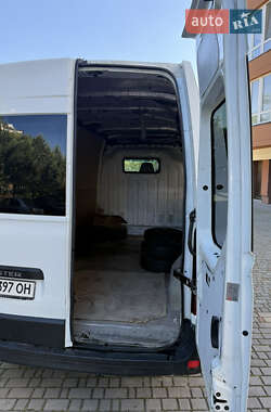 Грузовой фургон Renault Master 2012 в 
