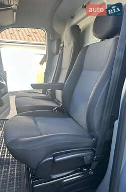 Грузовой фургон Renault Master 2023 в 