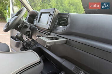 Вантажний фургон Renault Master 2022 в 