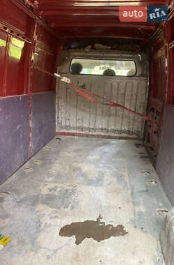 Грузовой фургон Renault Master 2000 в 