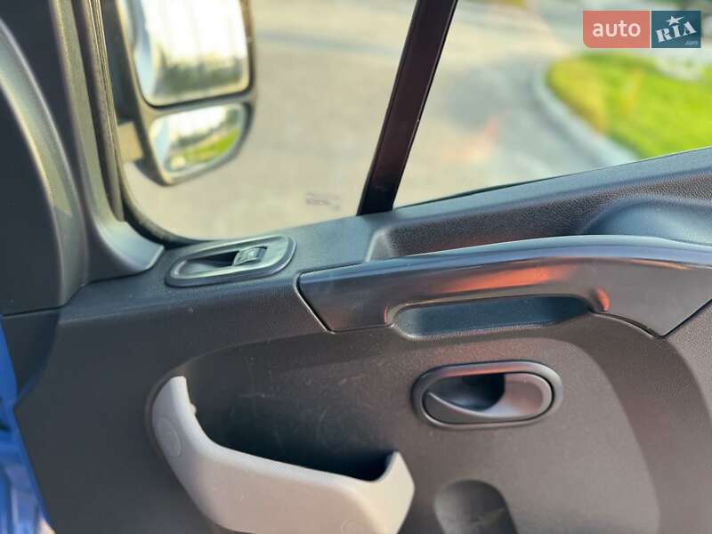 Грузопассажирский фургон Renault Master 2017 в Дубно