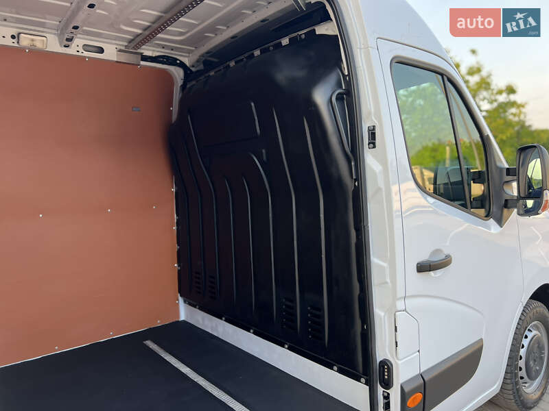Грузовой фургон Renault Master 2022 в Дубно