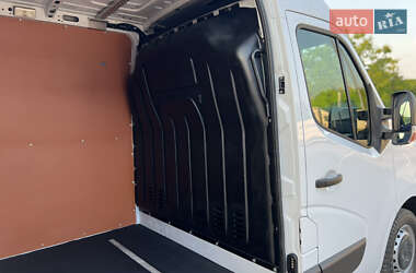 Вантажний фургон Renault Master 2022 в 