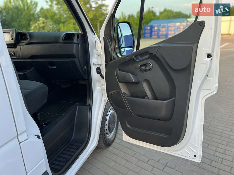 Грузовой фургон Renault Master 2022 в Дубно