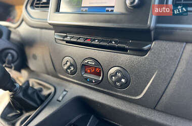 Вантажний фургон Renault Master 2022 в 