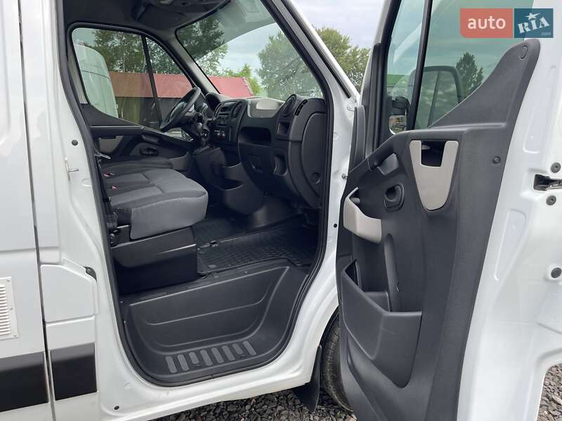 Грузовой фургон Renault Master 2017 в Луцке