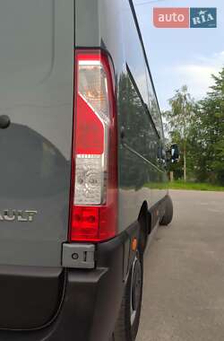 Грузовой фургон Renault Master 2022 в 