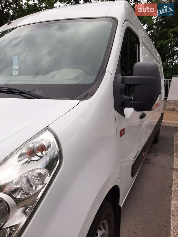 Вантажний фургон Renault Master 2016 в Полтаві