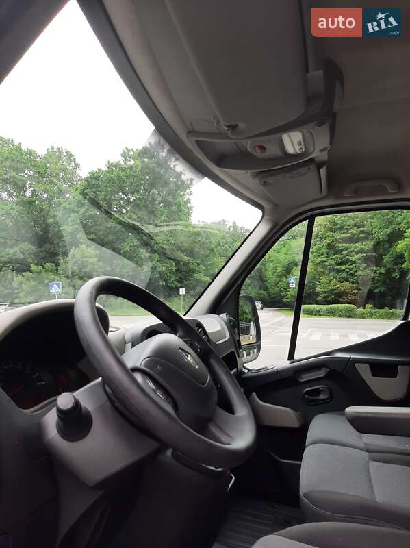 Вантажний фургон Renault Master 2016 в Полтаві