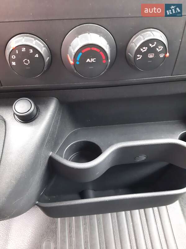 Вантажний фургон Renault Master 2016 в Полтаві