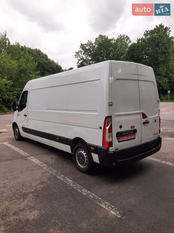 Вантажний фургон Renault Master 2016 в Полтаві