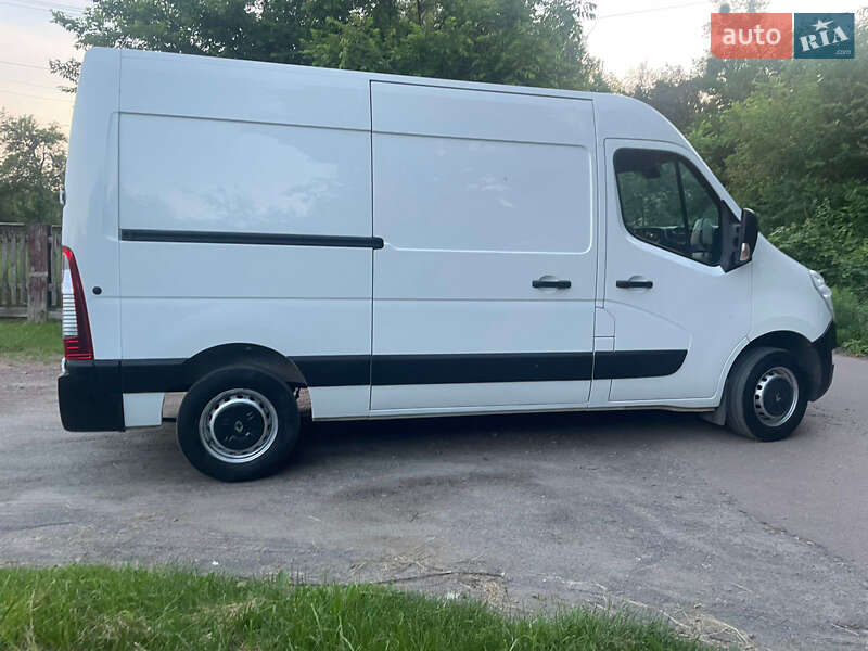Грузовой фургон Renault Master 2019 в Коростене