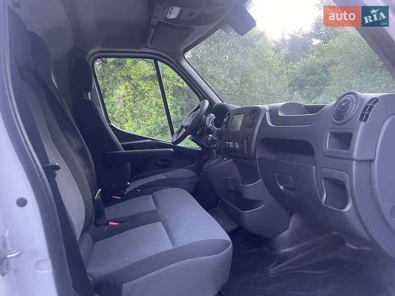 Грузовой фургон Renault Master 2019 в Коростене