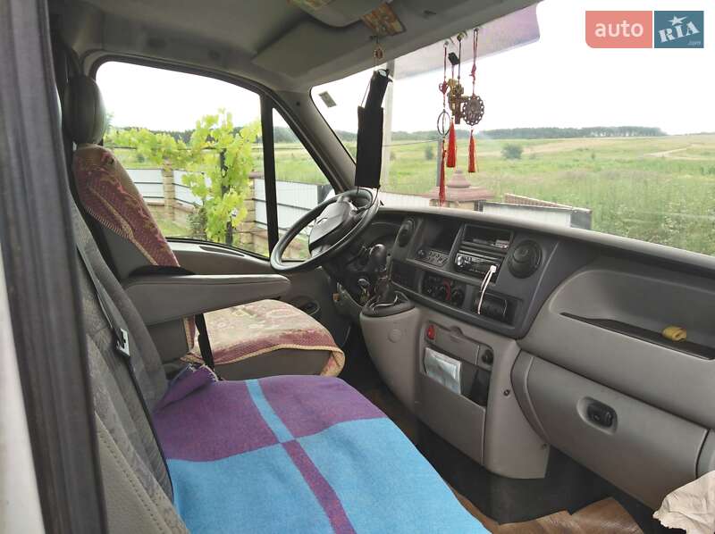 Вантажопасажирський фургон Renault Master 2007 в Острозі