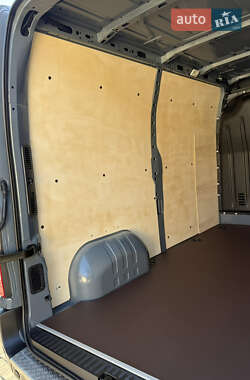Грузовой фургон Renault Master 2020 в 