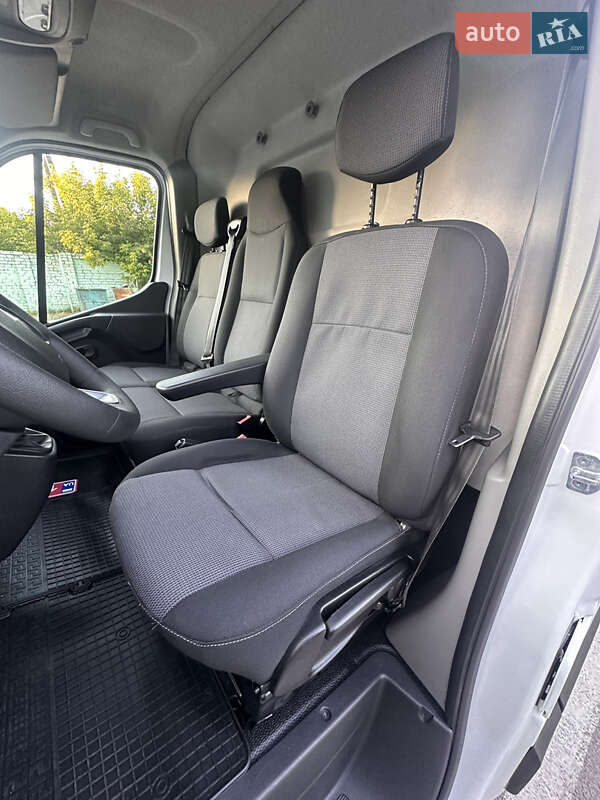 Вантажний фургон Renault Master 2020 в Дубні