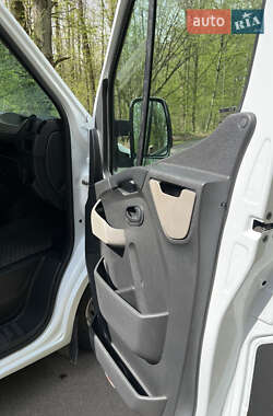 Грузовой фургон Renault Master 2013 в 