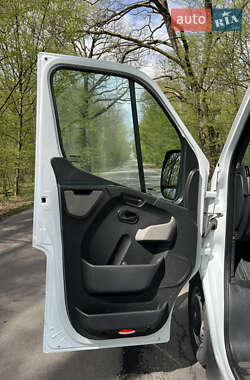 Грузовой фургон Renault Master 2013 в 