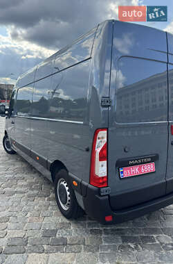 Грузовой фургон Renault Master 2023 в 