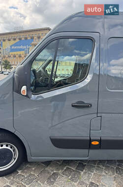 Грузовой фургон Renault Master 2023 в 