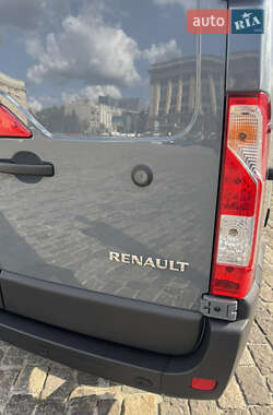 Грузовой фургон Renault Master 2023 в 