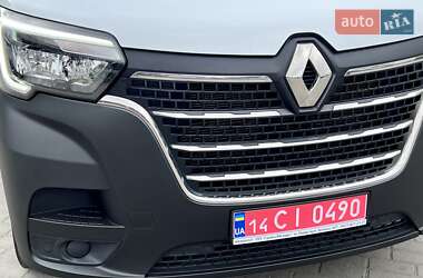 Вантажний фургон Renault Master 2022 в 