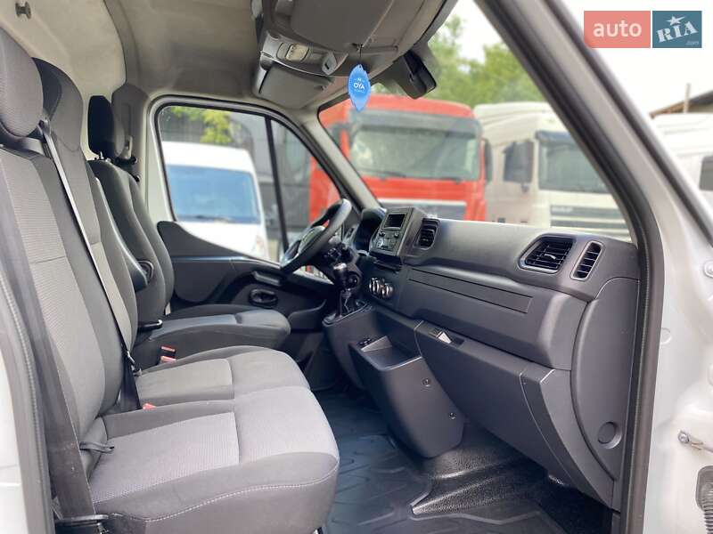 Грузовой фургон Renault Master 2021 в Хусте