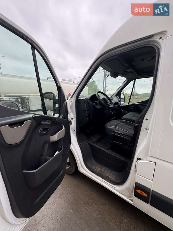 Вантажний фургон Renault Master 2011 в Львові