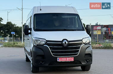 Грузовой фургон Renault Master 2022 в 