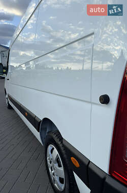 Грузовой фургон Renault Master 2022 в 