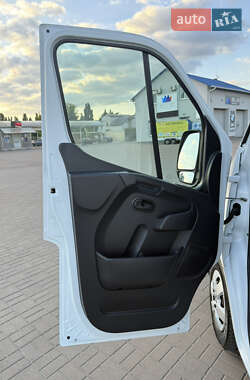 Грузовой фургон Renault Master 2022 в 