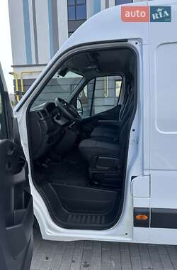 Грузовой фургон Renault Master 2022 в 