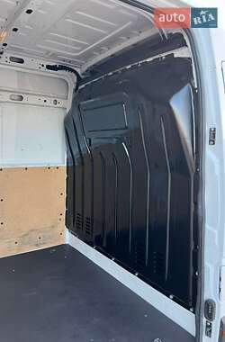 Грузовой фургон Renault Master 2023 в 