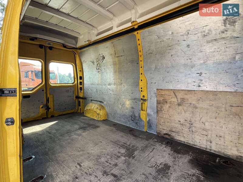 Вантажний фургон Renault Master 2013 в Львові