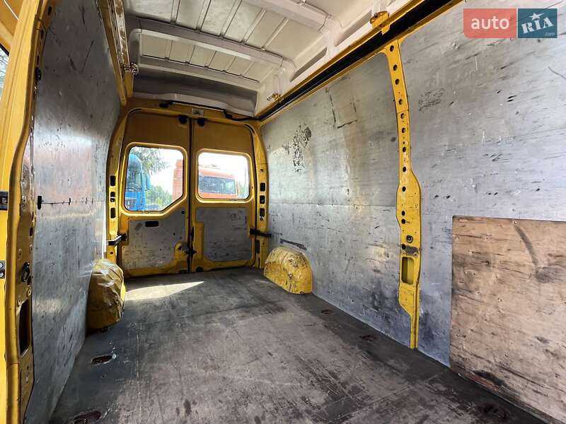 Вантажний фургон Renault Master 2013 в Львові