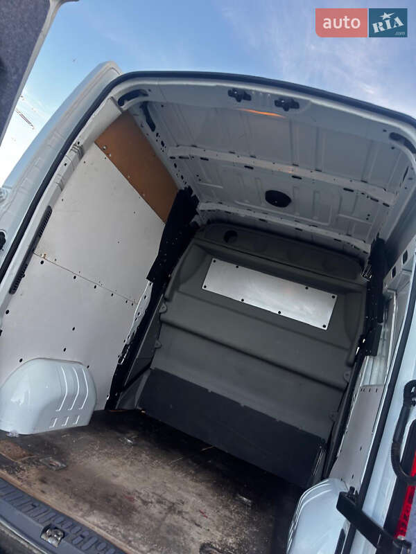 Грузовой фургон Renault Master 2015 в Дрогобыче