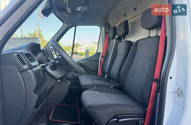 Грузопассажирский фургон Renault Master 2022 в 